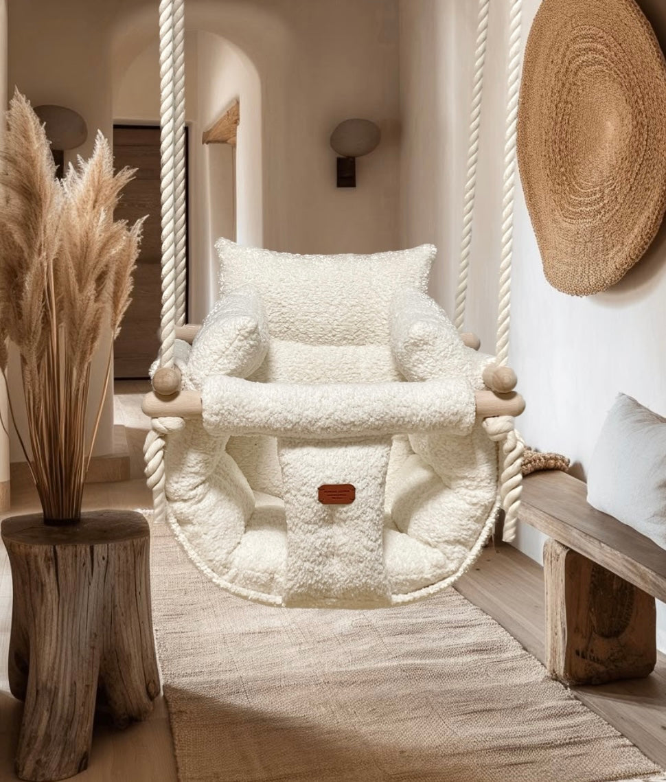 Handgefertigte beige Indoor-Schaukel für stilvolles Interieur. Indoor Swing Baby Swing, Baby Schaukel