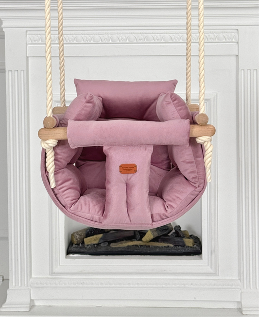 Handgefertigte beige Indoor-Schaukel für stilvolles Interieur.. baby swing. Kinderschaukel