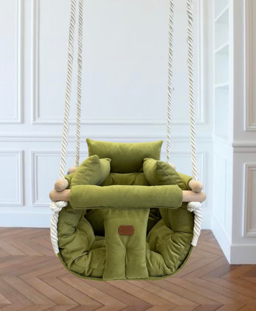 Handgefertigte beige Indoor-Schaukel für stilvolles Interieur.. baby swing. Kinderschaukel